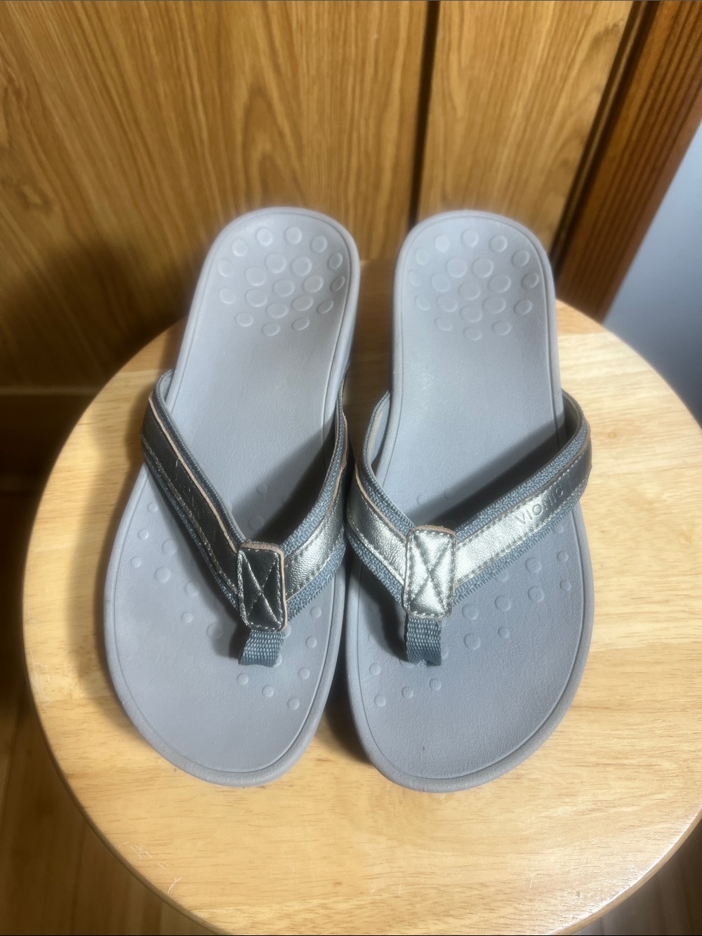 Vionic Silver Gray Thong Sandals